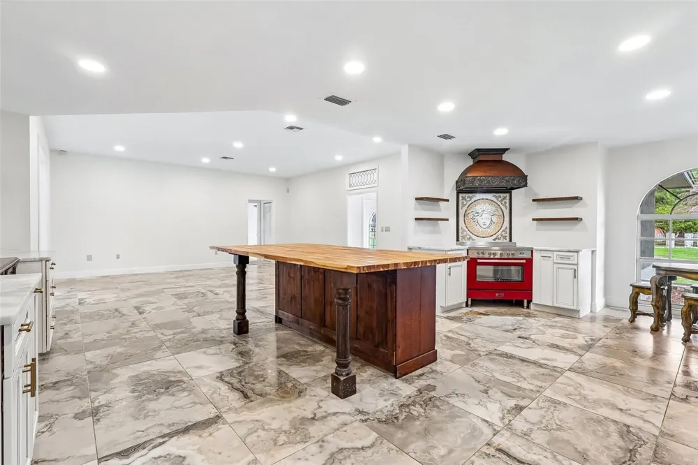 7026 PINEHAVEN DRIVE Lakeland, FL 33810