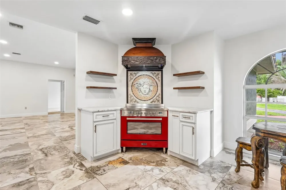 7026 PINEHAVEN DRIVE Lakeland, FL 33810
