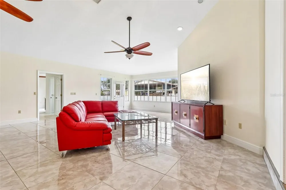 7026 PINEHAVEN DRIVE Lakeland, FL 33810