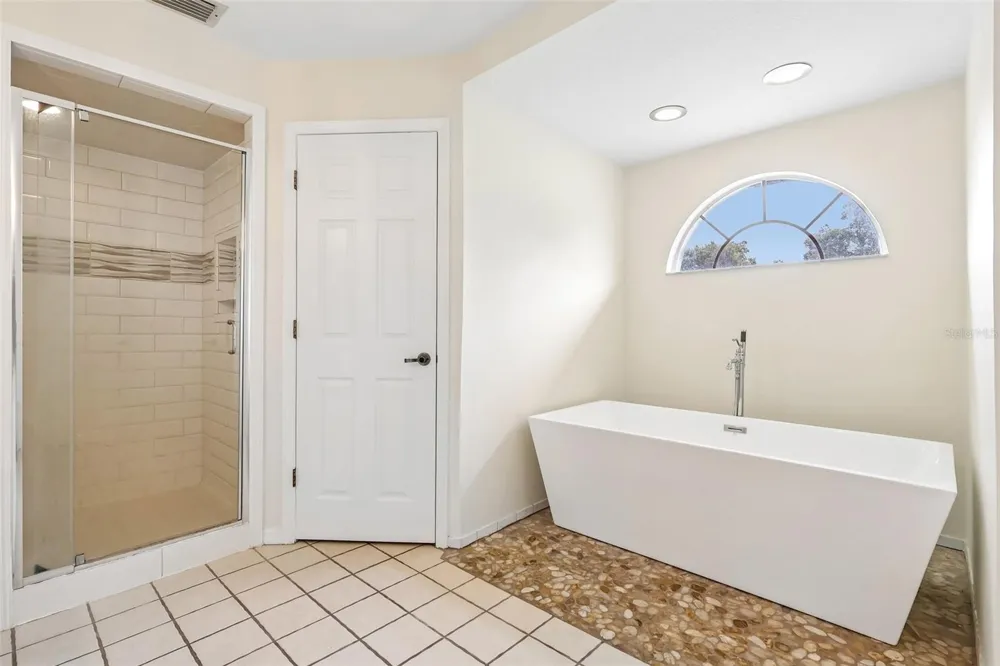 7026 PINEHAVEN DRIVE Lakeland, FL 33810