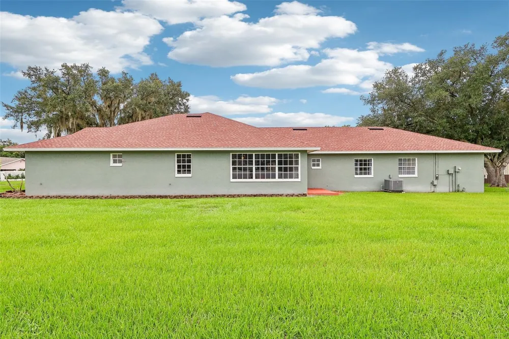 7026 PINEHAVEN DRIVE Lakeland, FL 33810