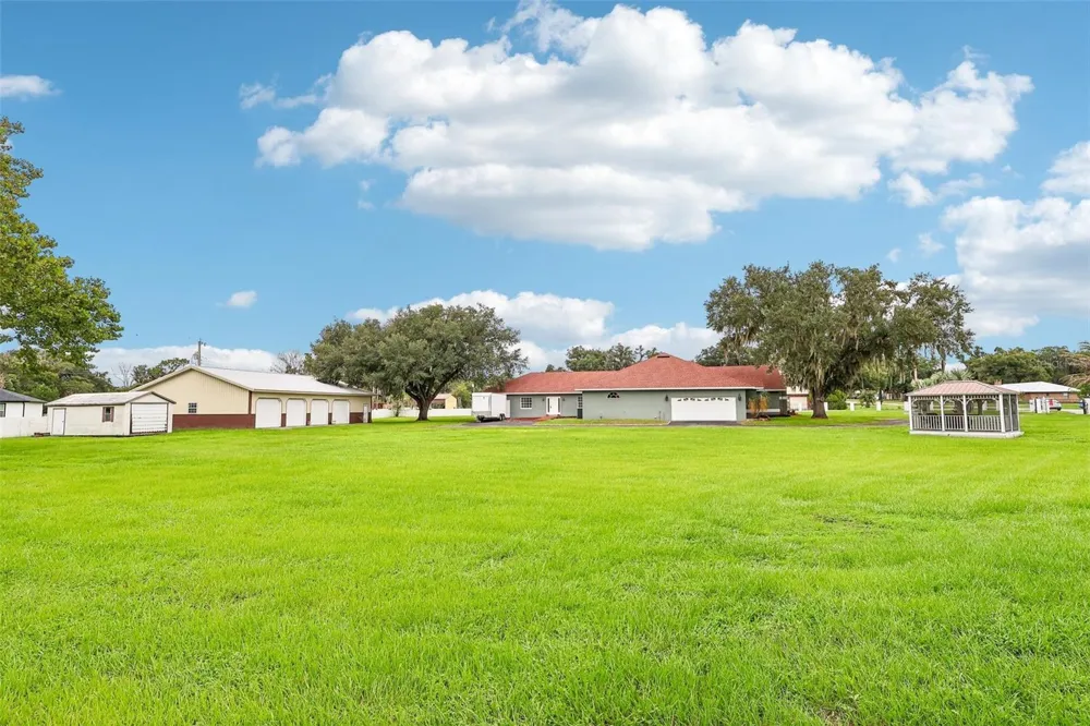 7026 PINEHAVEN DRIVE Lakeland, FL 33810
