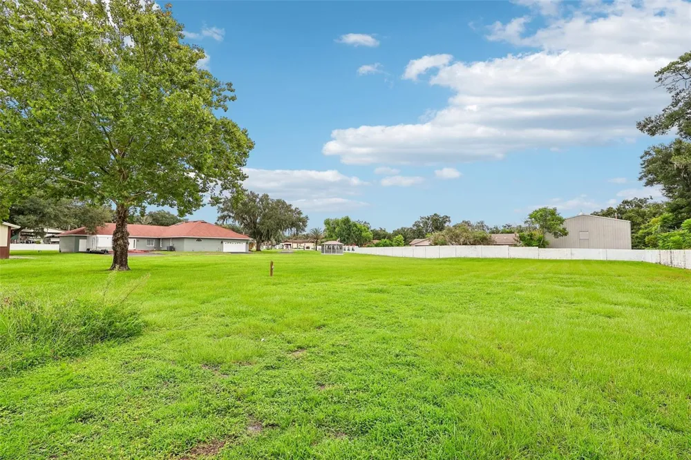 7026 PINEHAVEN DRIVE Lakeland, FL 33810