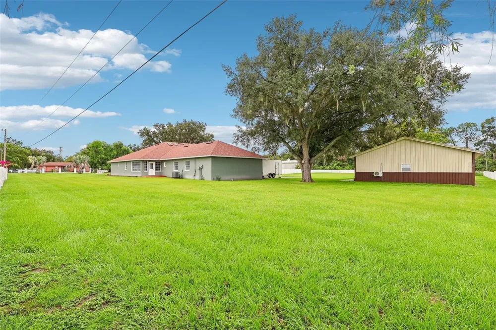 7026 PINEHAVEN DRIVE Lakeland, FL 33810