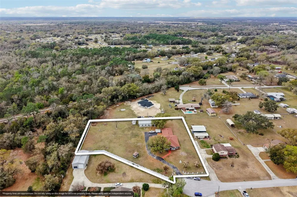 7026 PINEHAVEN DRIVE Lakeland, FL 33810