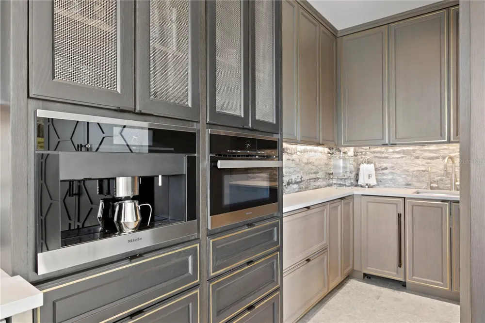 4201 BAYSHORE BOULEVARD #2101 Tampa, FL 33611