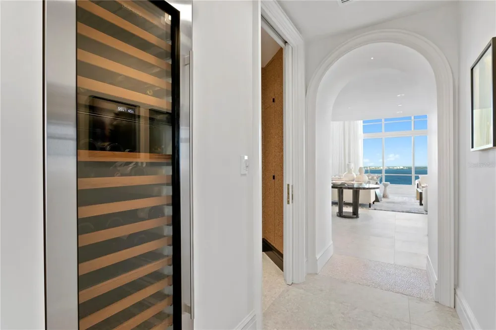 4201 BAYSHORE BOULEVARD #2101 Tampa, FL 33611
