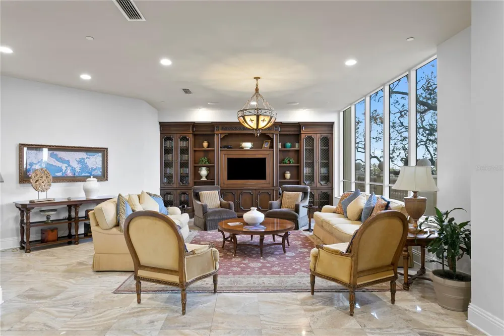 4201 BAYSHORE BOULEVARD #2101 Tampa, FL 33611