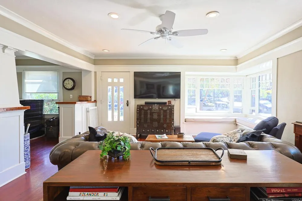 576 E Coronado, CA 92118