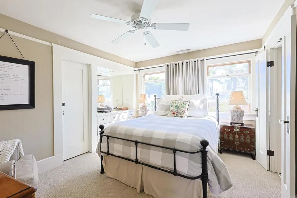 576 E Coronado, CA 92118