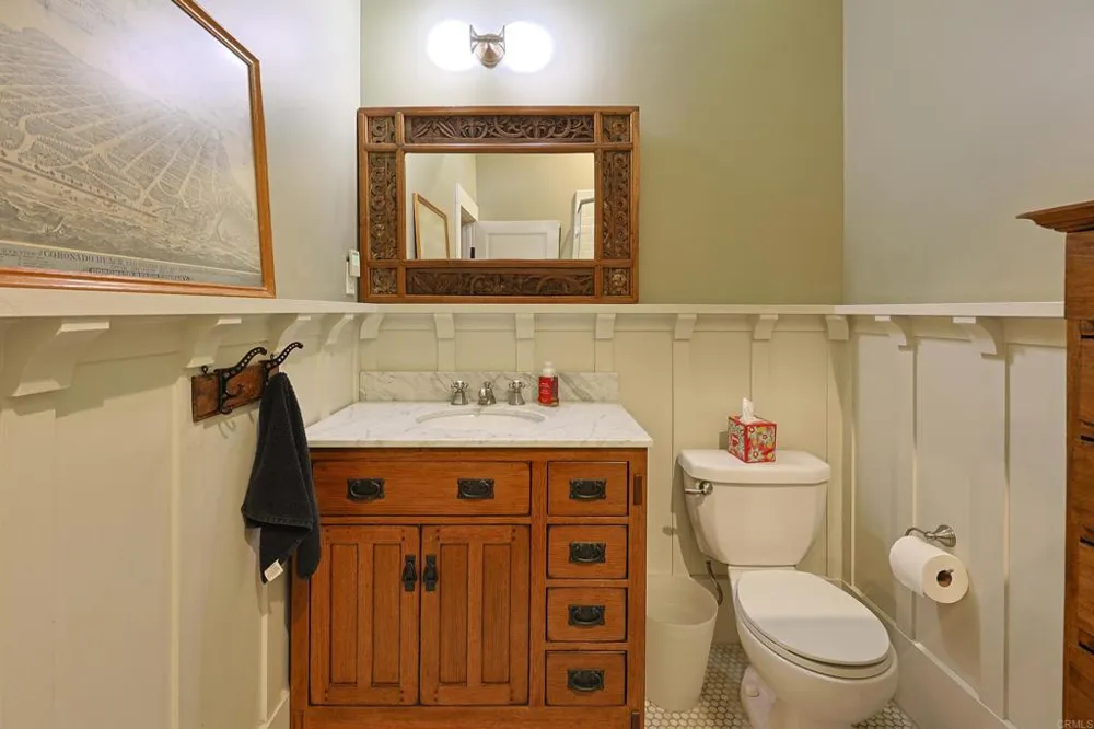 576 E Coronado, CA 92118