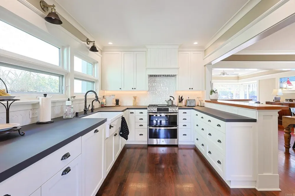 576 E Coronado, CA 92118
