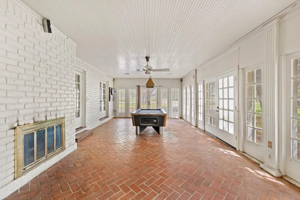 608 E Barton Street Calvert, TX 77837