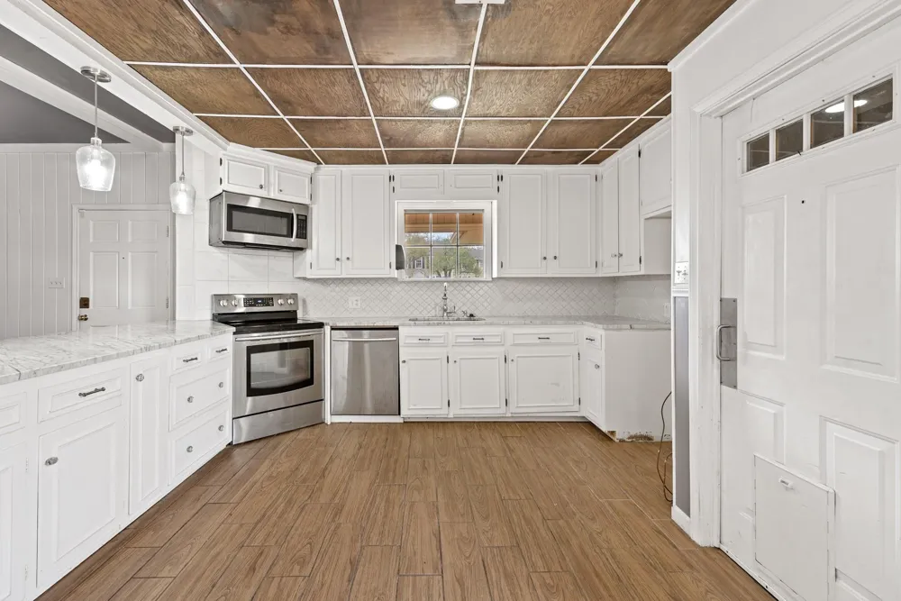 608 E Barton Street Calvert, TX 77837
