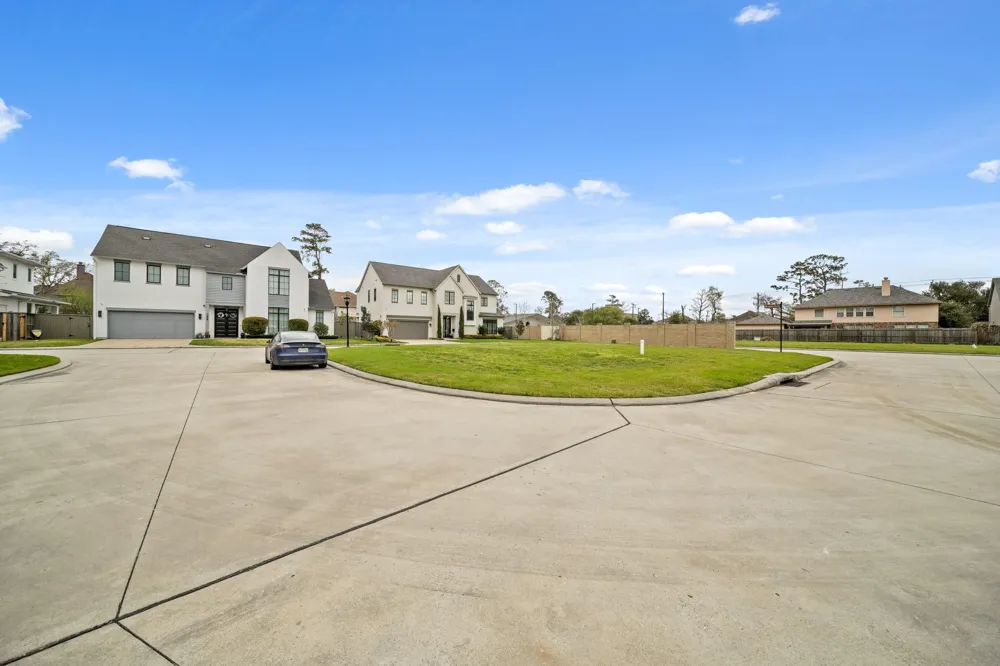 7903 S Villa Circle Hilshire Village, TX 77055