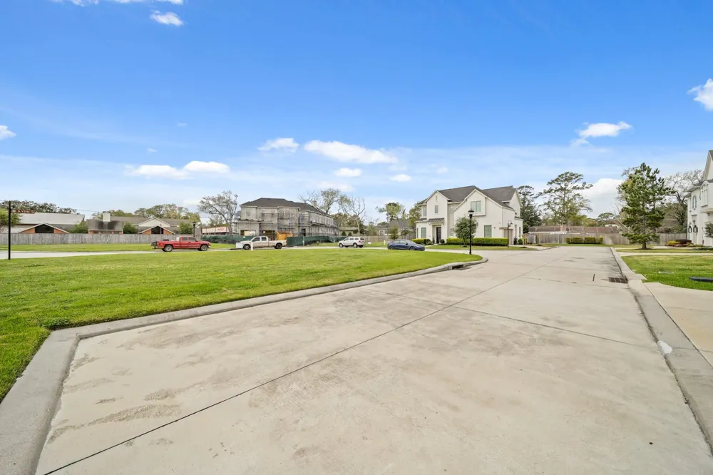 7903 S Villa Circle Hilshire Village, TX 77055