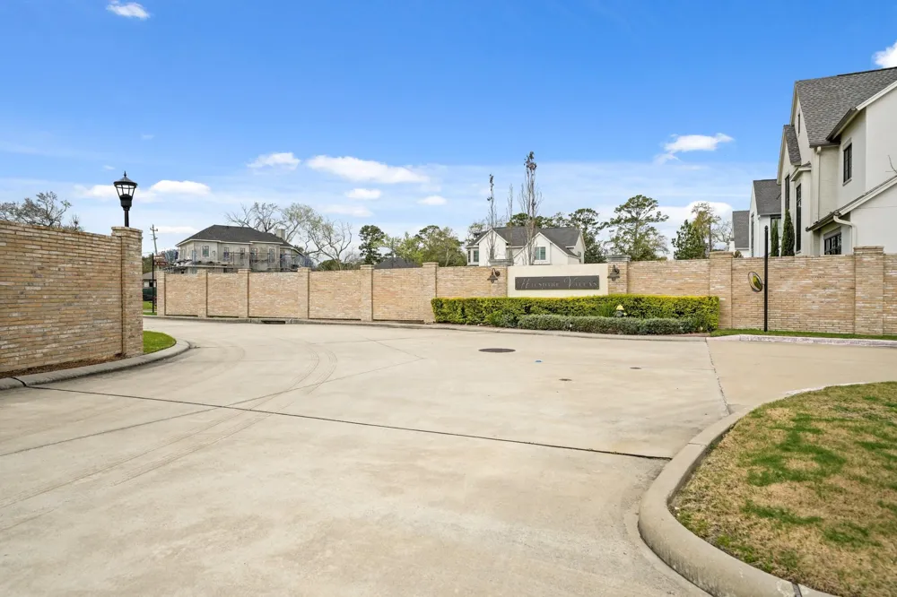 7903 S Villa Circle Hilshire Village, TX 77055