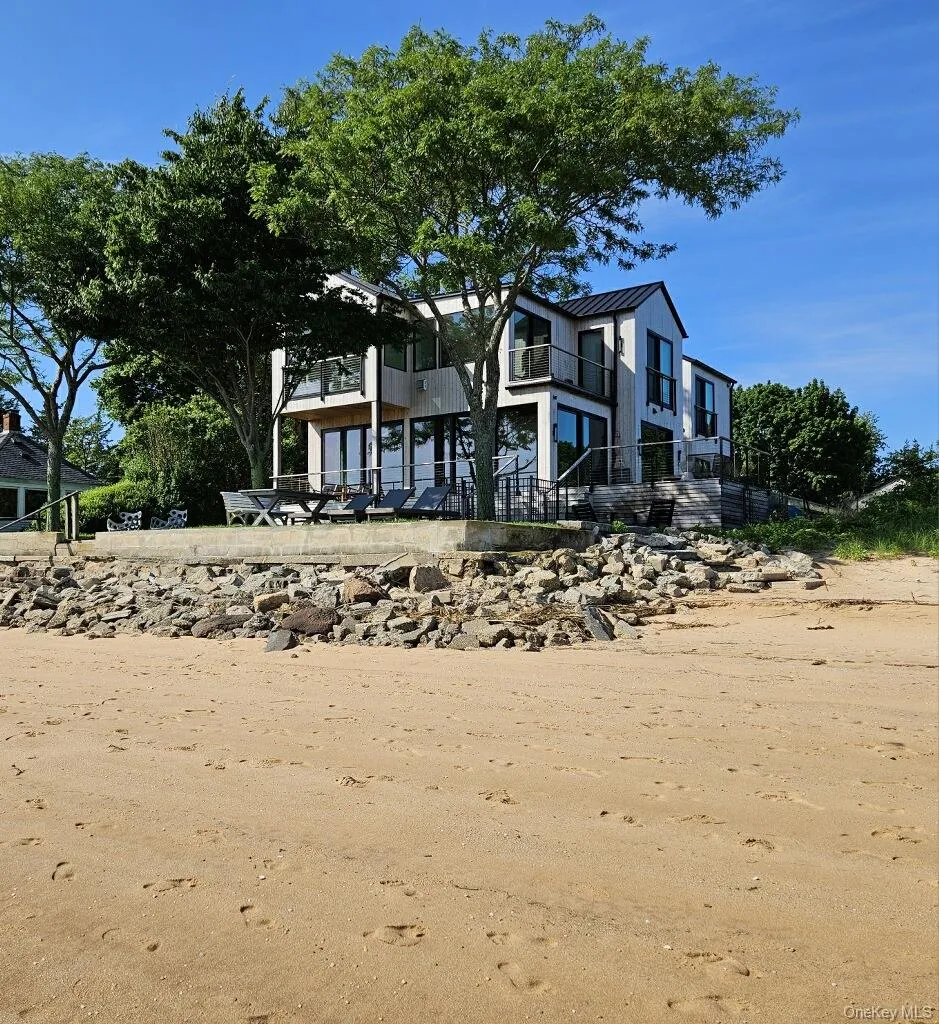 599 Peconic Bay Boulevard Jamesport, NY 11947