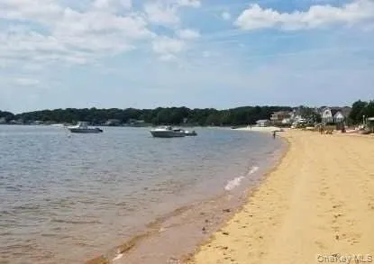 599 Peconic Bay Boulevard Jamesport, NY 11947
