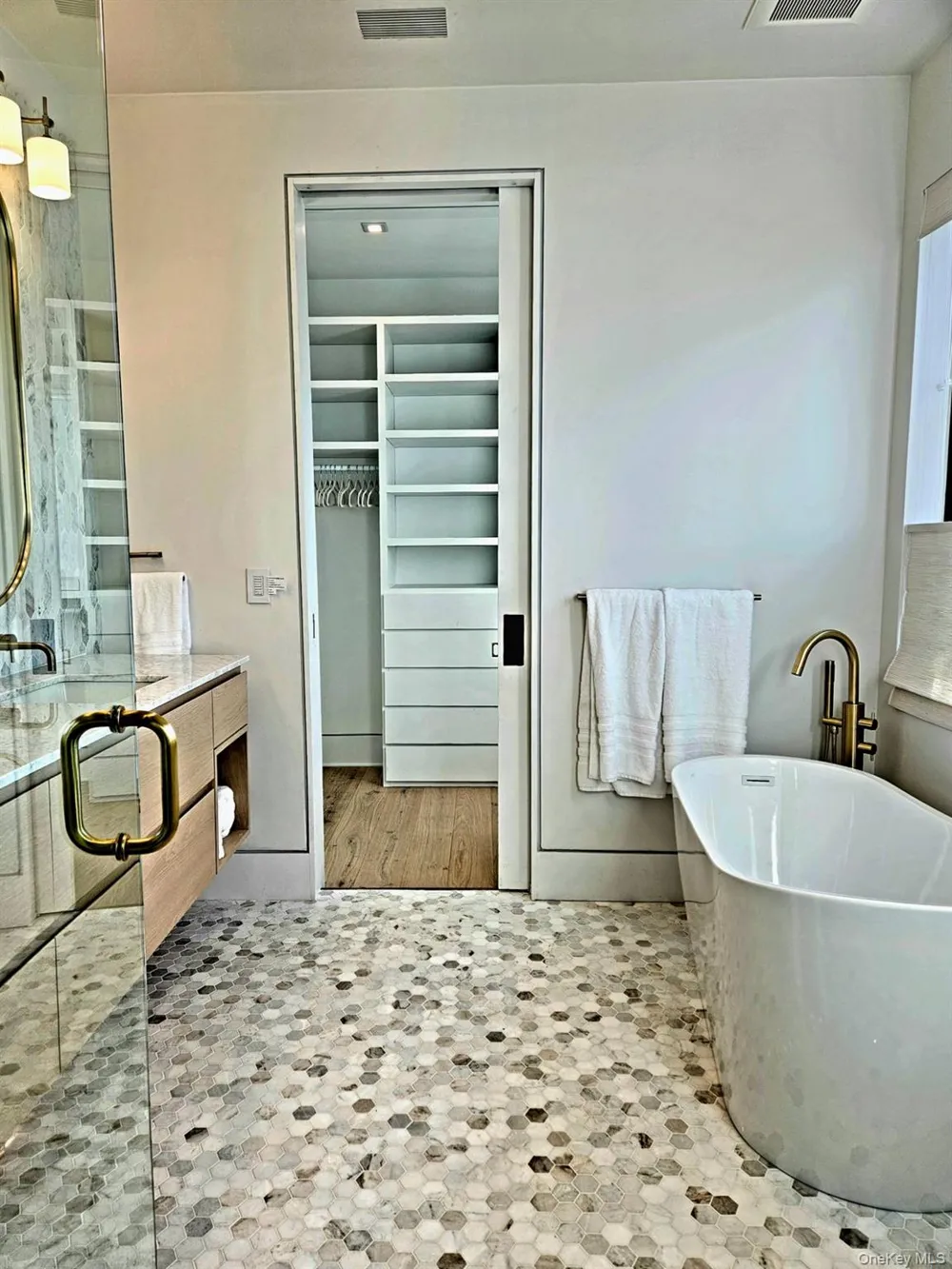 599 Peconic Bay Boulevard Jamesport, NY 11947