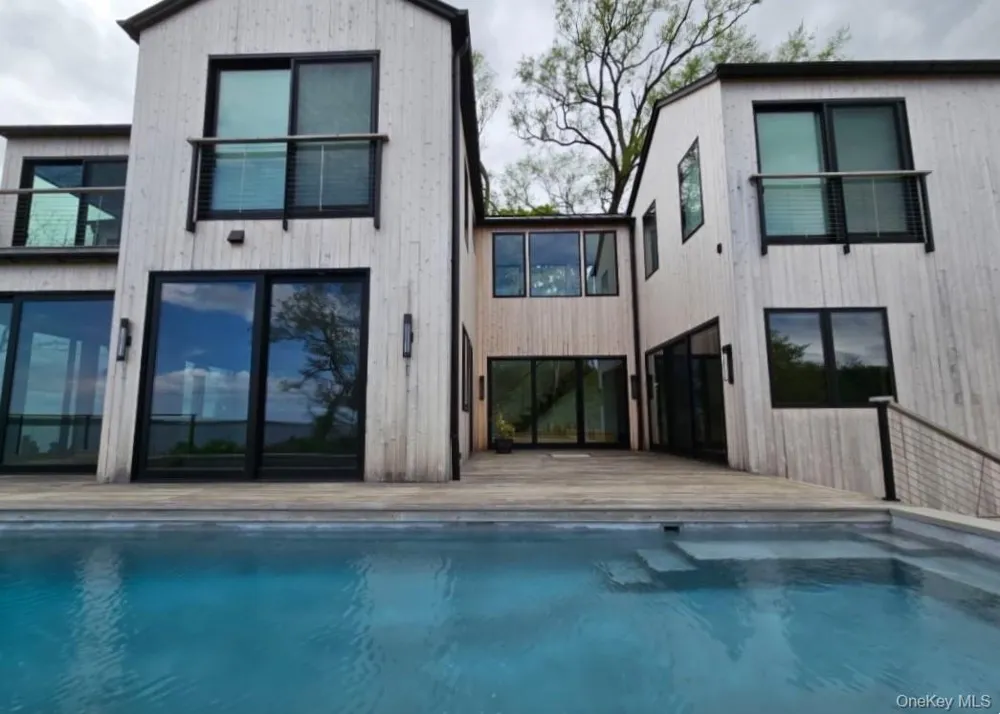 599 Peconic Bay Boulevard Jamesport, NY 11947