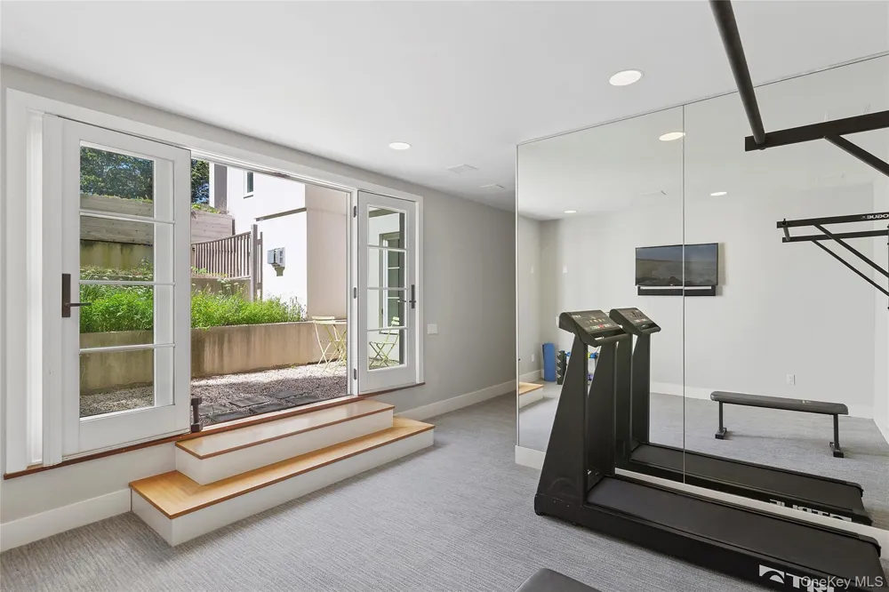 27 Ezekills Hollow Sag Harbor, NY 11963
