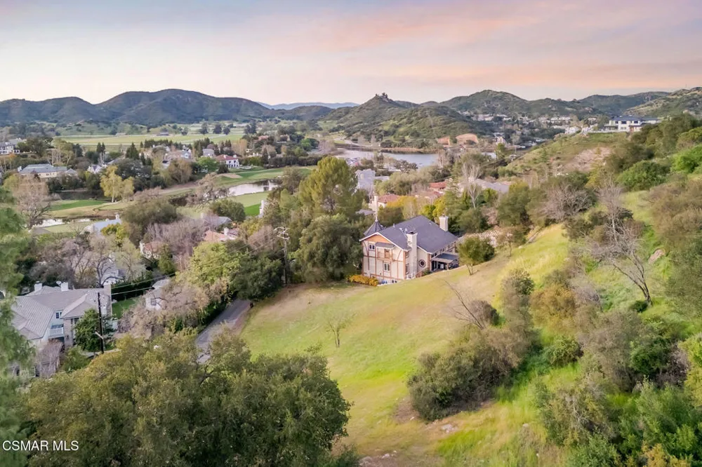 42 Upper Lake Road Lake Sherwood, CA 91361