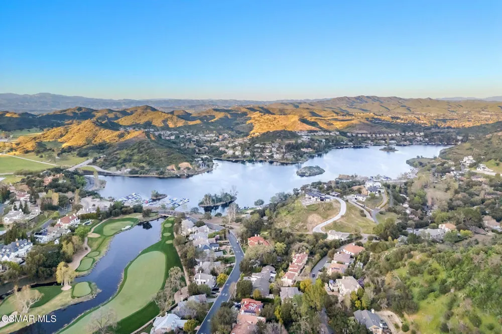 42 Upper Lake Road Lake Sherwood, CA 91361
