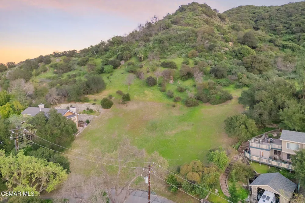 42 Upper Lake Road Lake Sherwood, CA 91361