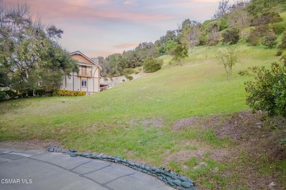 42 Upper Lake Road Lake Sherwood, CA 91361