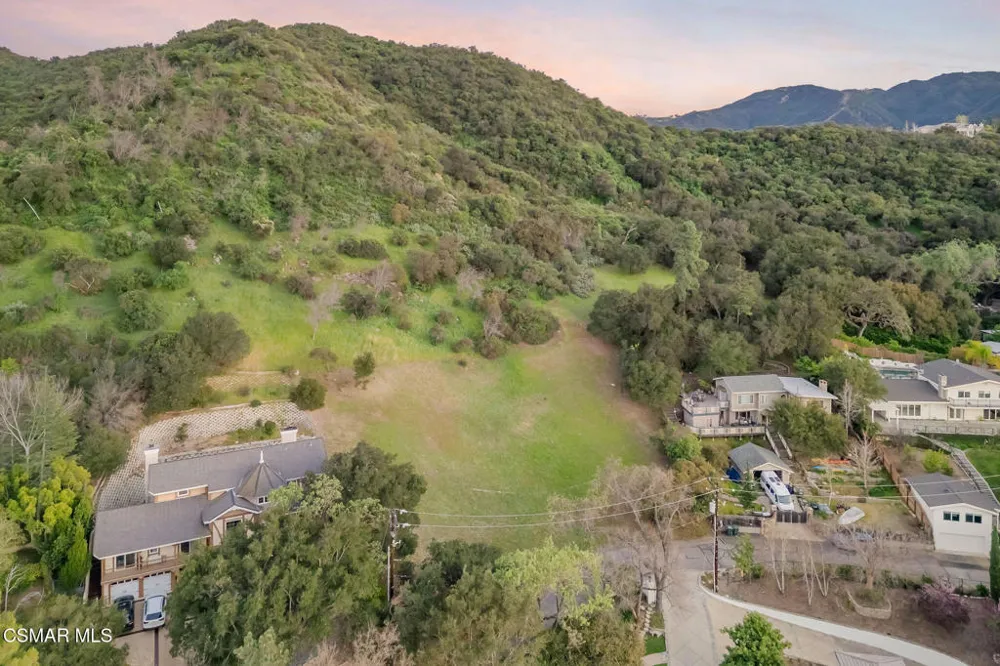 42 Upper Lake Road Lake Sherwood, CA 91361