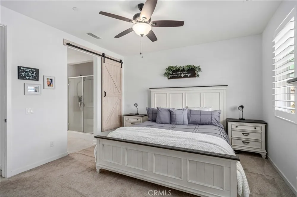 28744 Jardineras Valencia, CA 91354