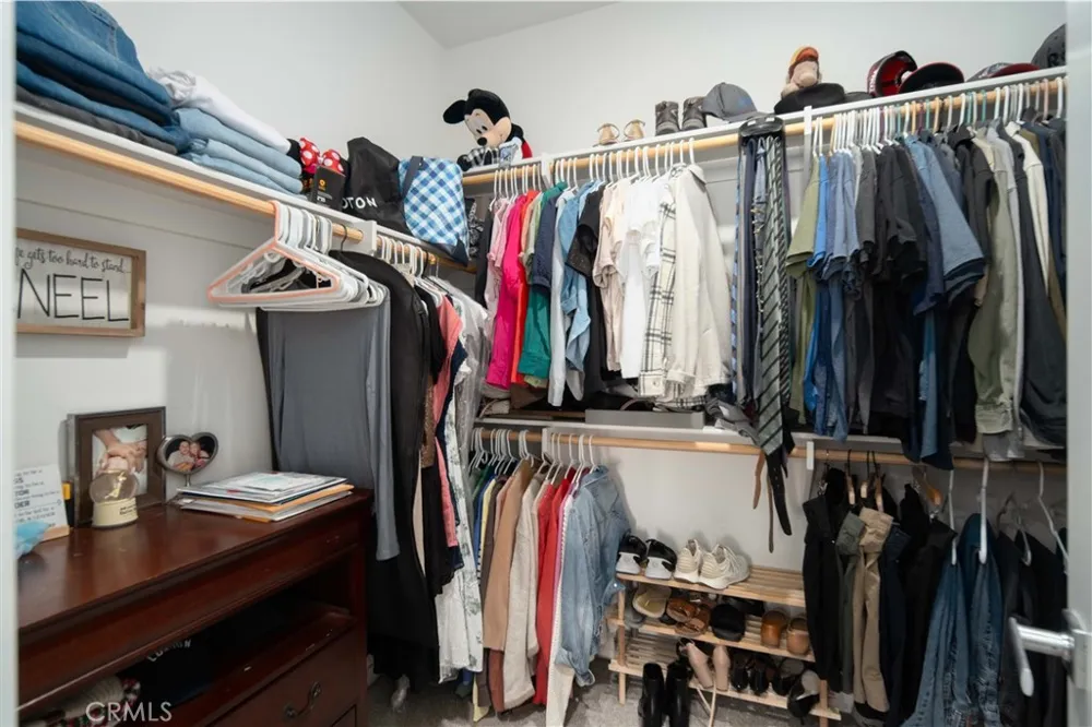 28744 Jardineras Valencia, CA 91354