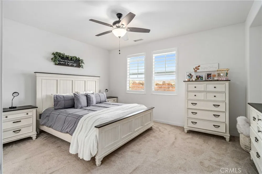 28744 Jardineras Valencia, CA 91354