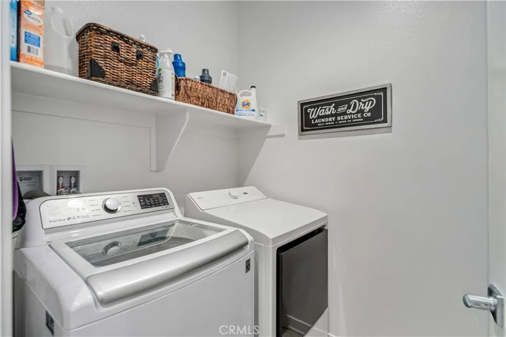 28744 Jardineras Valencia, CA 91354