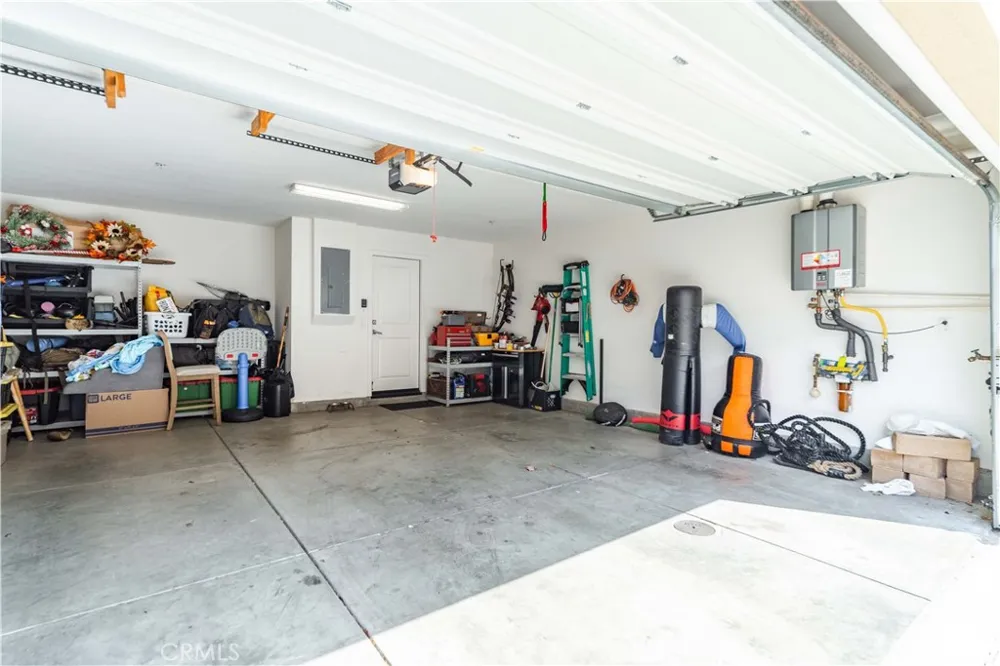28744 Jardineras Valencia, CA 91354