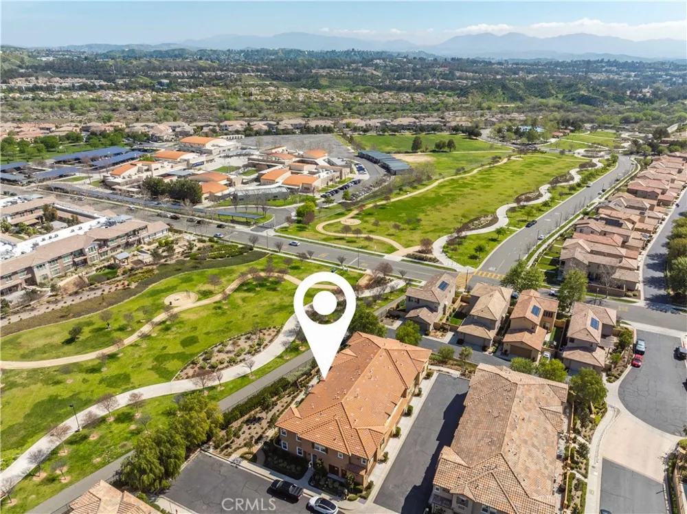 28744 Jardineras Valencia, CA 91354