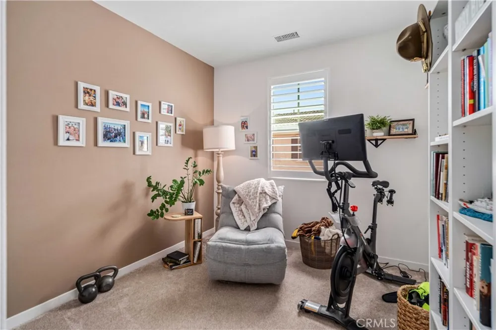 28744 Jardineras Valencia, CA 91354