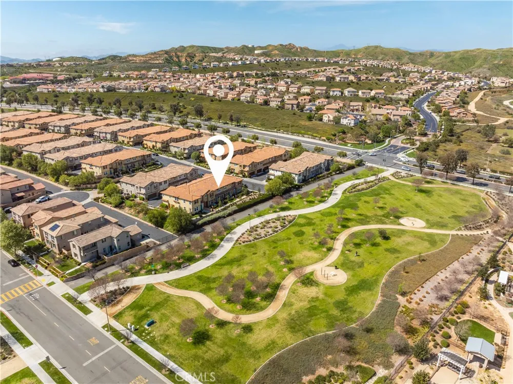 28744 Jardineras Valencia, CA 91354