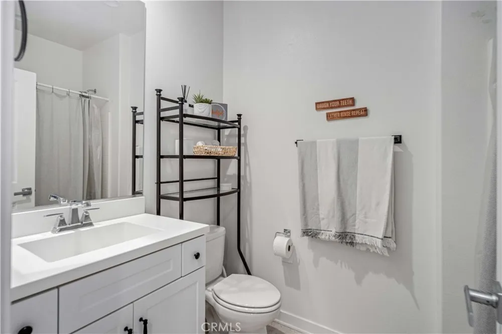 28744 Jardineras Valencia, CA 91354