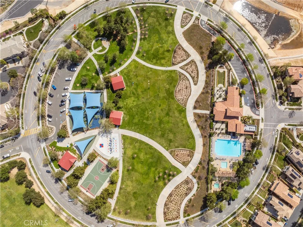 28744 Jardineras Valencia, CA 91354
