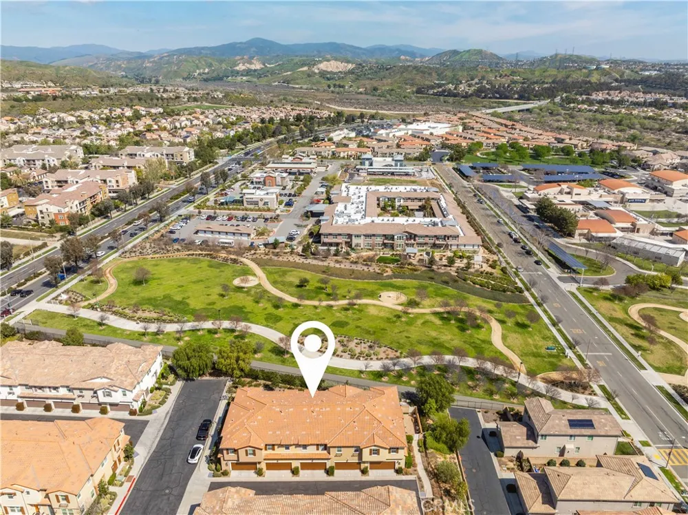 28744 Jardineras Valencia, CA 91354