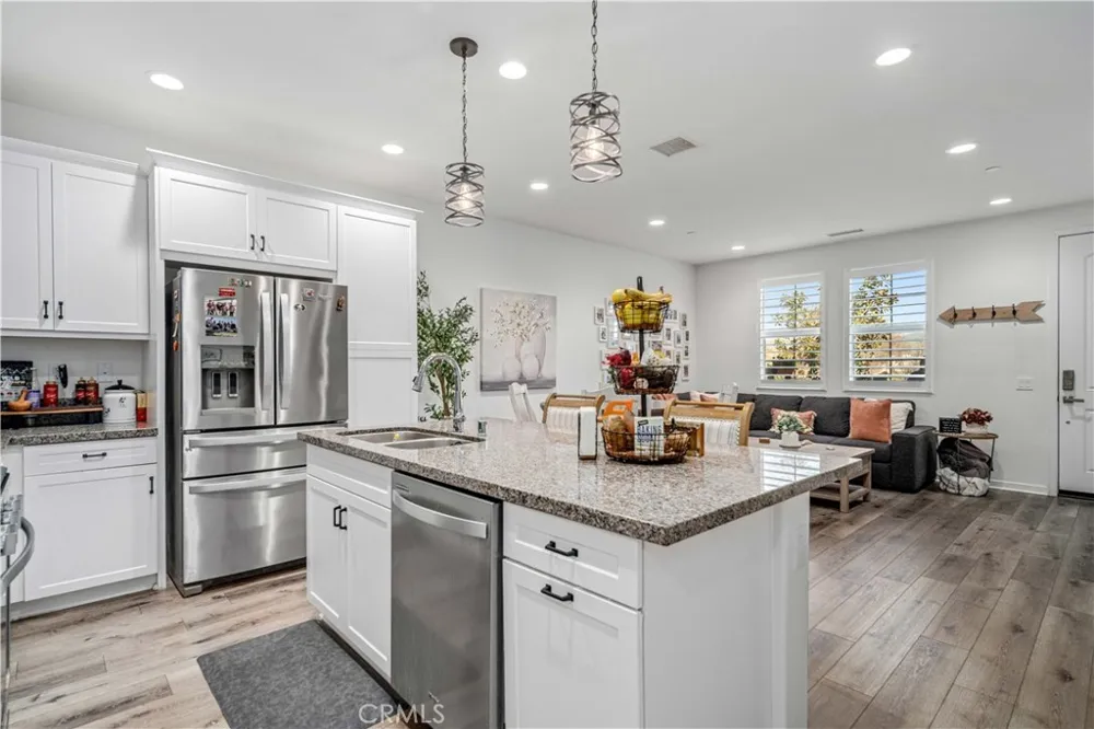 28744 Jardineras Valencia, CA 91354