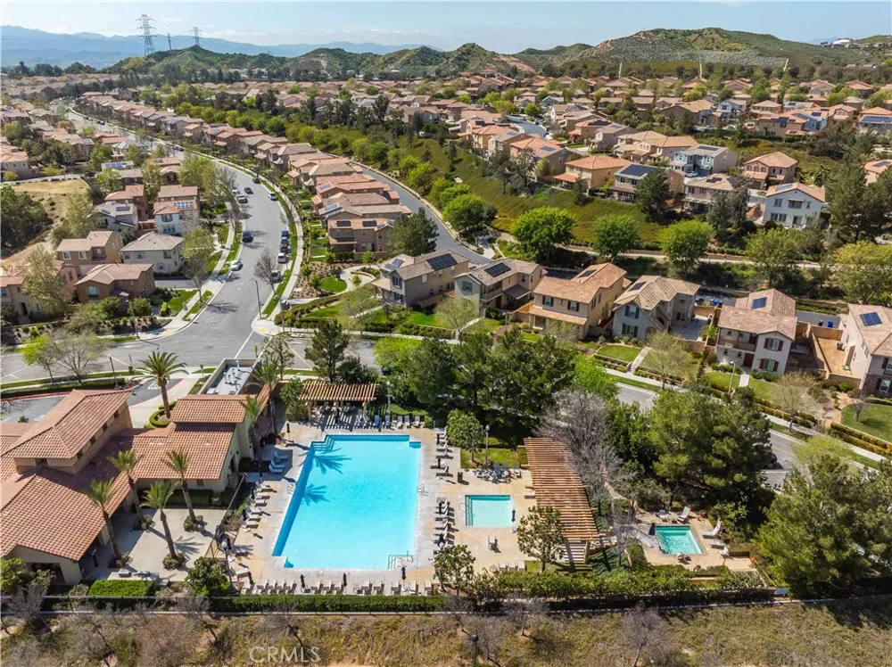 28744 Jardineras Valencia, CA 91354