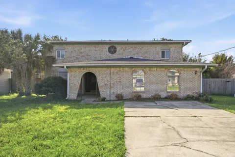 1253 Redwood Lane