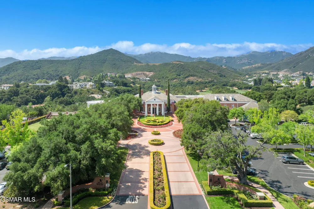 44 Upper Lake Road Lake Sherwood, CA 91361