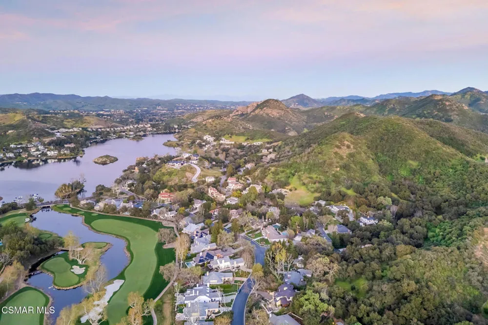44 Upper Lake Road Lake Sherwood, CA 91361