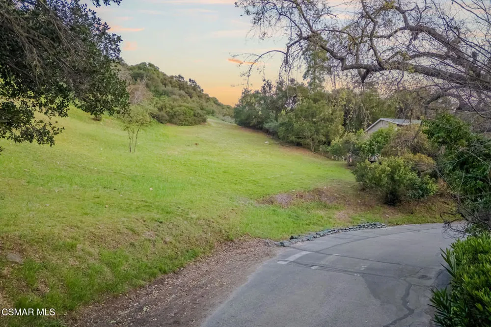 44 Upper Lake Road Lake Sherwood, CA 91361