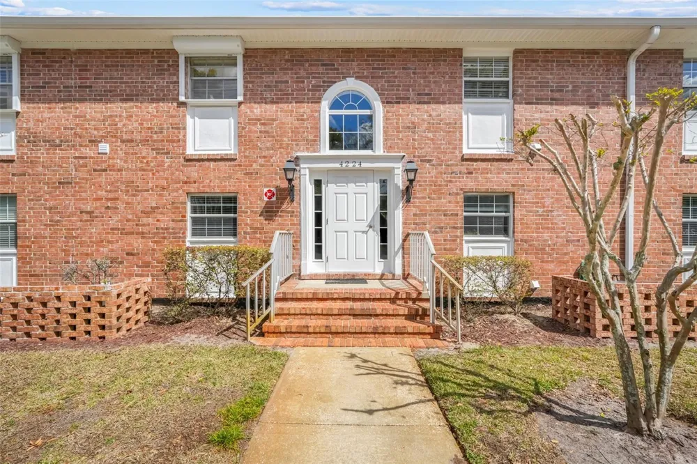 4224 LAKE UNDERHILL ROAD #8B8 Orlando, FL 32803