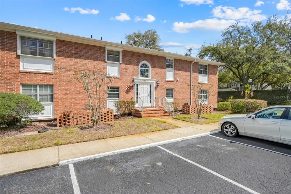 4224 LAKE UNDERHILL ROAD #8B8 Orlando, FL 32803